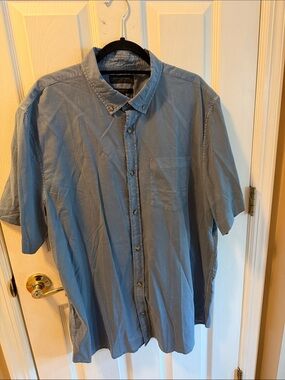 Banana Republic Men's Short-Sleeve Button-Down Shirt in Light Blue